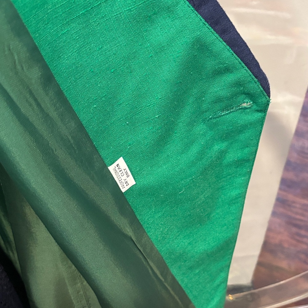 Stylish Green Blazer with Navy Accents - Picture 4 of 7